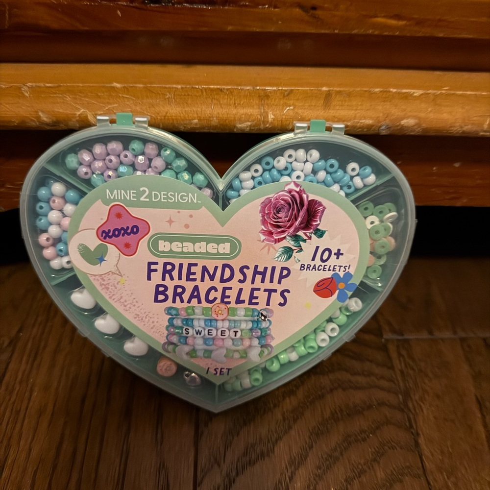 Heart-Shaped Friendship Bracelets Kit - Picture 2 of 3